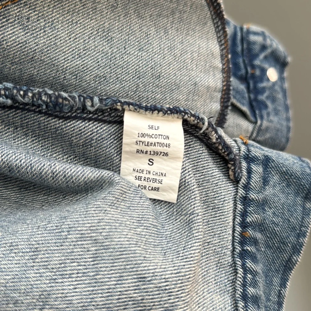 Embroidered floral denim jean jacket. Magnolia South Lizard Thicket. Size small. - Picture 7 of 11